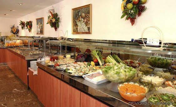 Kross Medina Azahara Torremolinos Restaurant photo